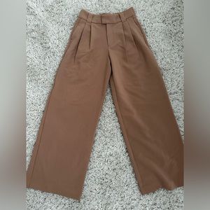 High rise pants, premium crepe fabric and ultra-wide leg silhouette